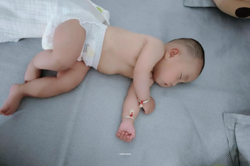那曲三个月宝宝抬头不稳